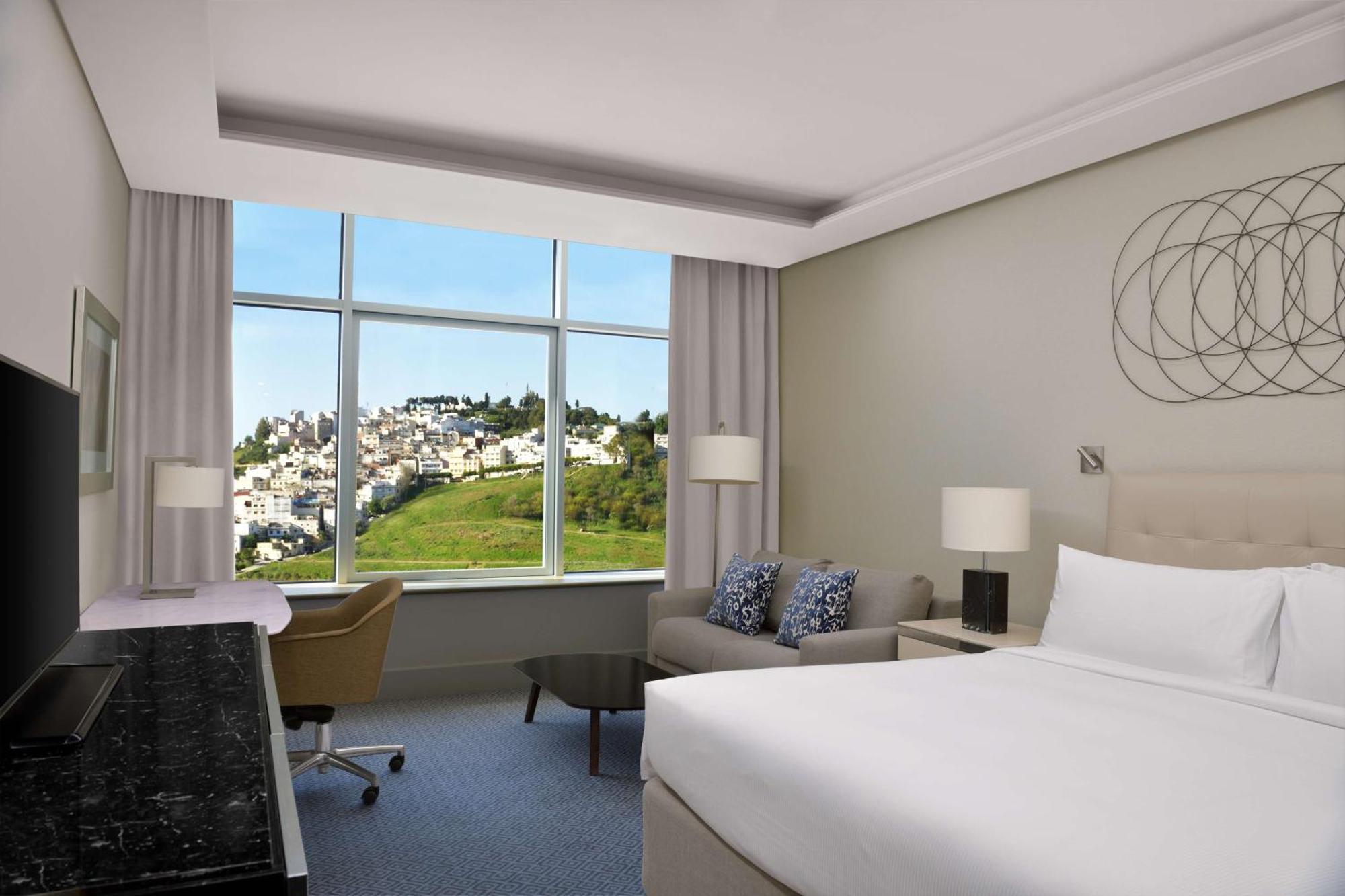 Hilton Tanger City Center Eksteriør billede A guest room at the hotel