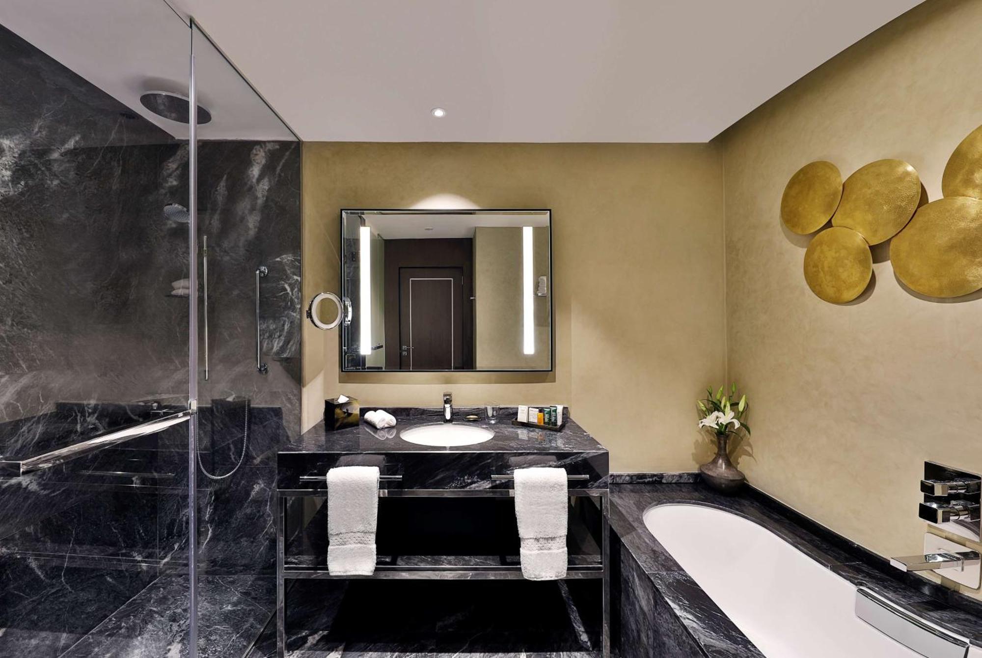 Hilton Tanger City Center Eksteriør billede Bathroom