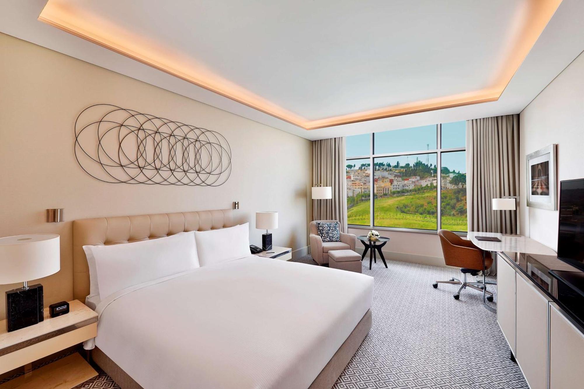 Hilton Tanger City Center Eksteriør billede Deluxe Room