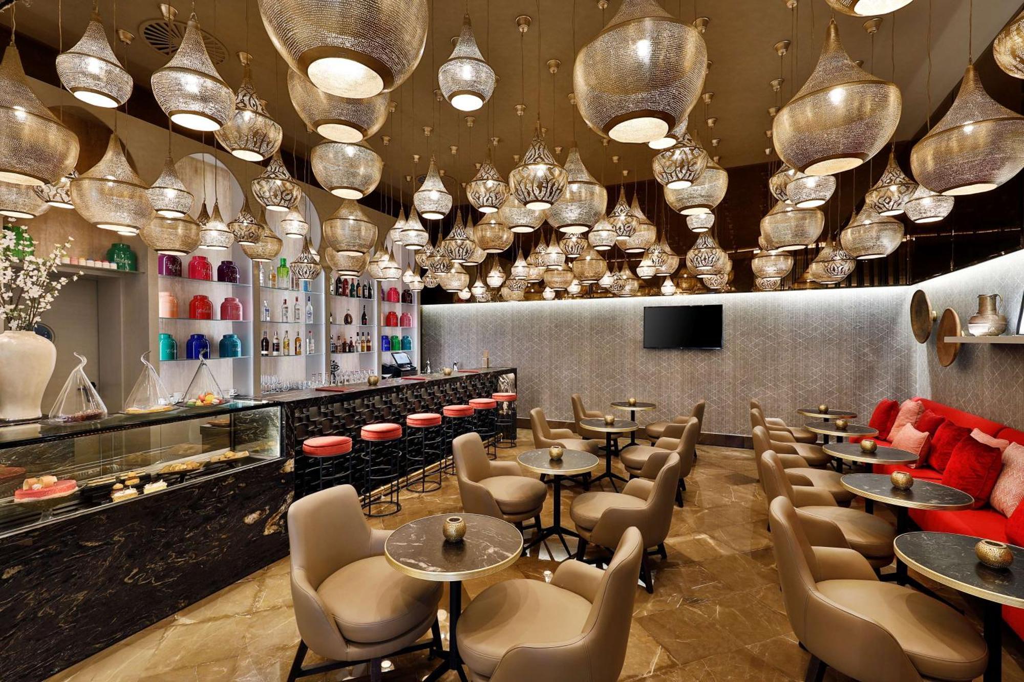 Hilton Tanger City Center Eksteriør billede The interior of the lounge