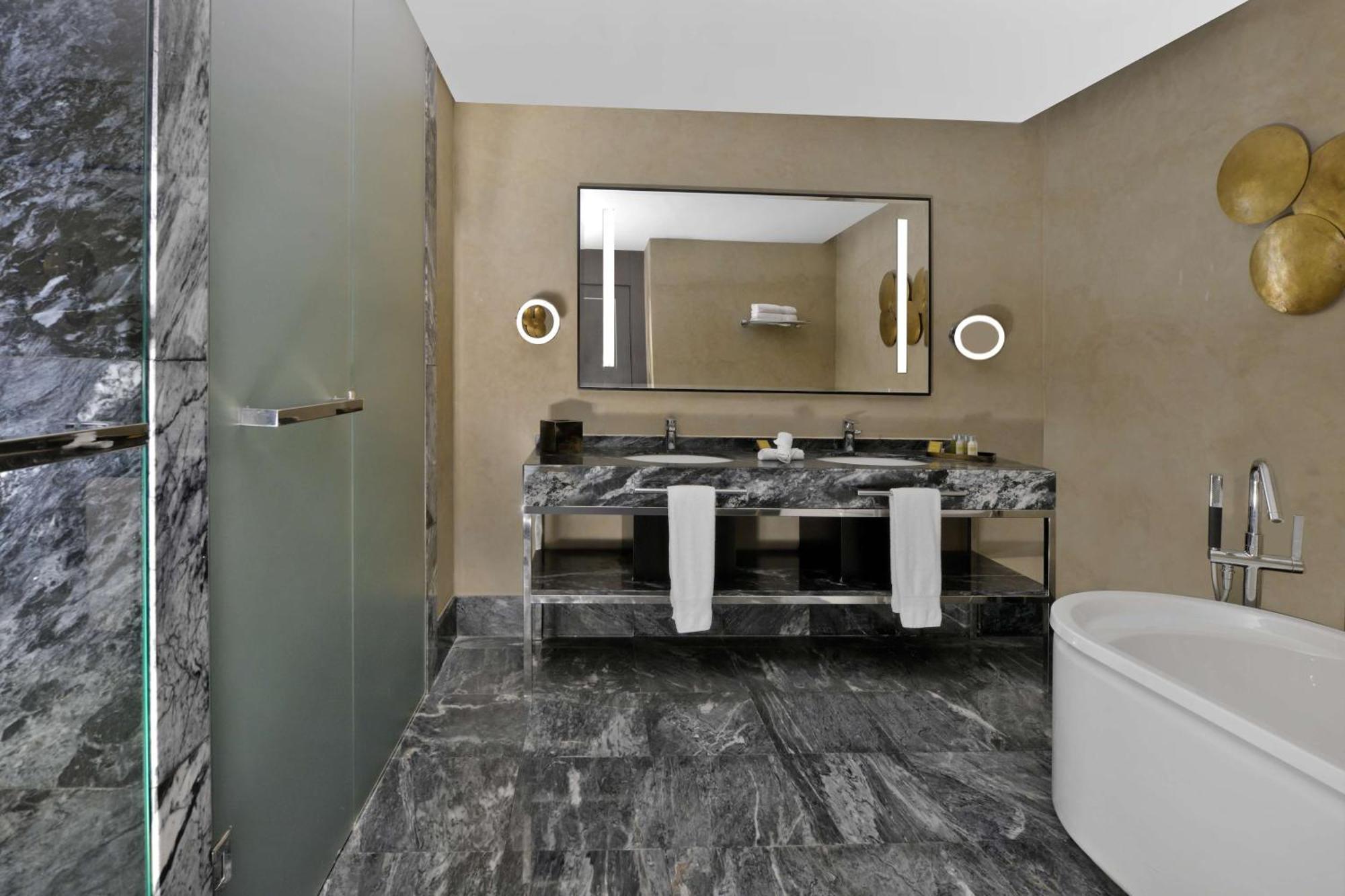 Hilton Tanger City Center Eksteriør billede Bathroom