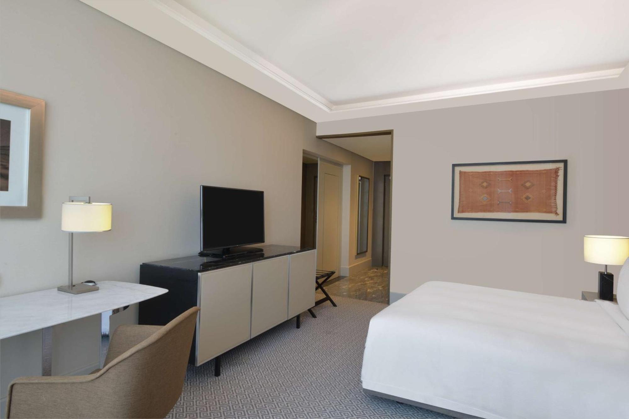Hilton Tanger City Center Eksteriør billede A guest room at the hotel