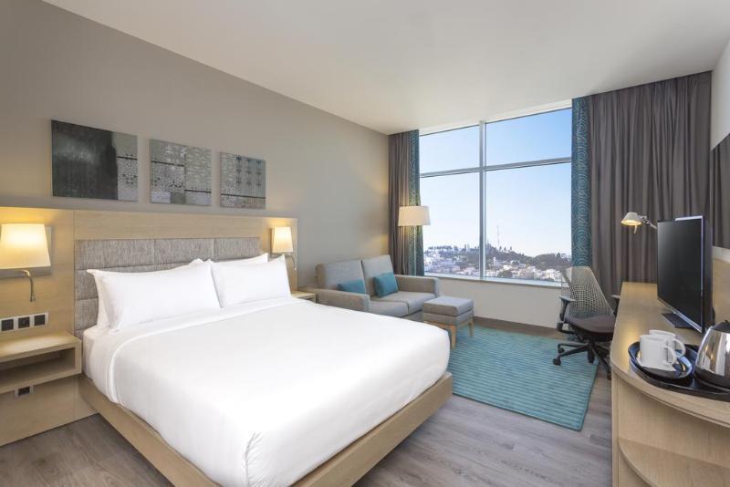 Hilton Tanger City Center Eksteriør billede A typical guest room at the Hilton Garden Inn